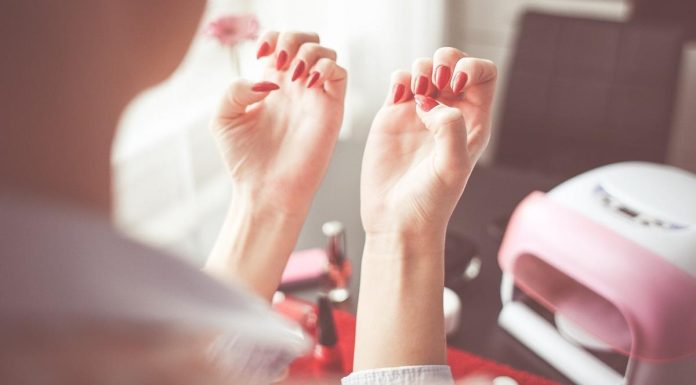 Cum realizezi o manichiura cu gel: Ghid complet