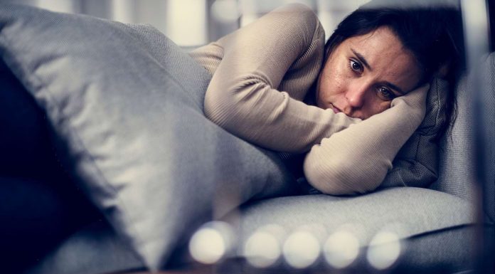 6 simptome ale anxietatii nocturne: cum sa calmezi un atac de anxietate pe timp de noapte?