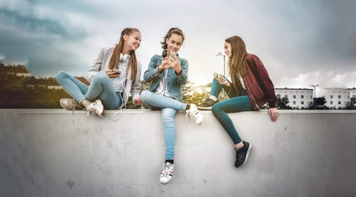 Sindromul FOMO: 4 semne ca suferi de el
