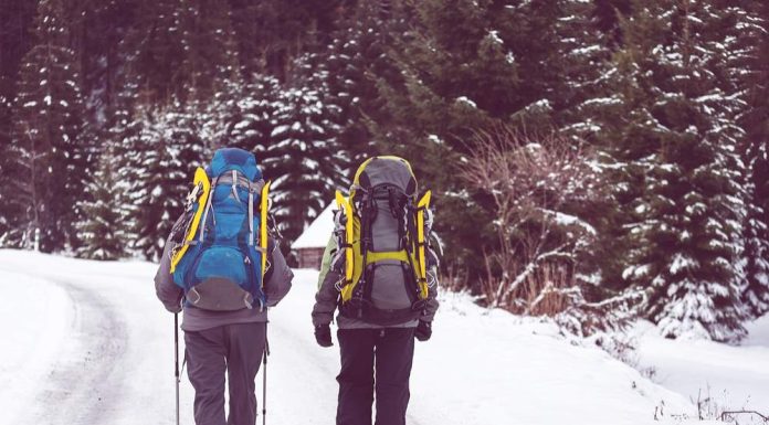 Trekking iarna: sfaturi, imbracaminte si reguli pentru a o face in siguranta