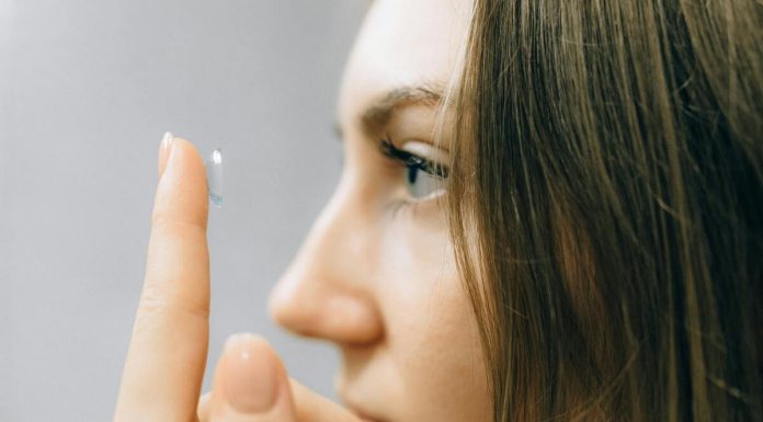 Cum să îți alegi perechea de lentile de contact potrivită? 5 recomandări