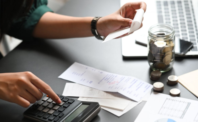 sfaturi-pentru-gestionarea-bugetului-prin-care-poti-sa-reduci-cheltuielile-lunare-si-sa-economisesti.jpg