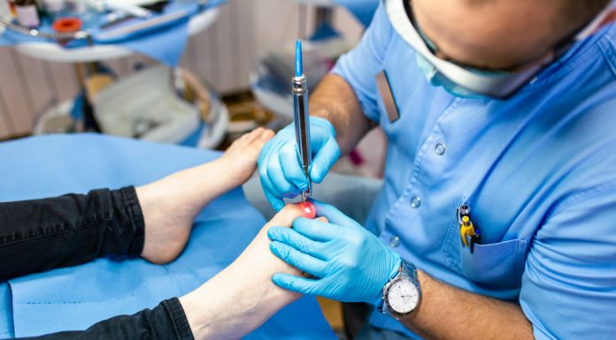 Tot ce trebuie sa stii despre podiatrie: importanta si beneficii pentru sanatatea picioarelor